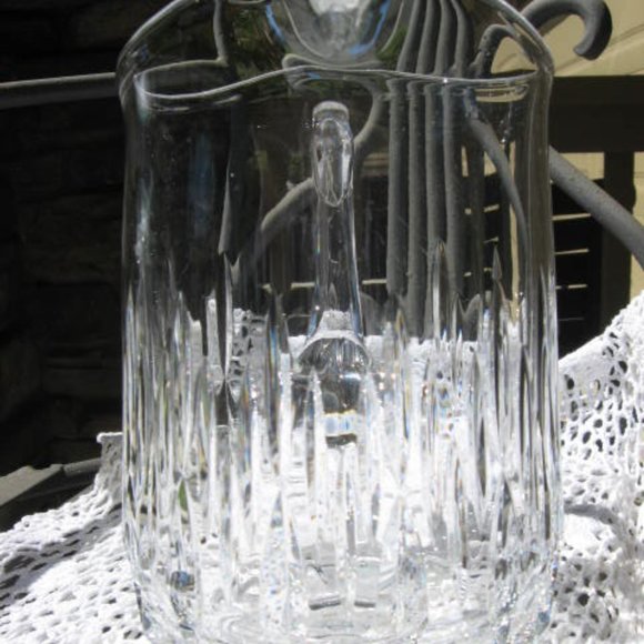 CLEAR Pitcher - Water - Large Capacity - Picture 3 of 8